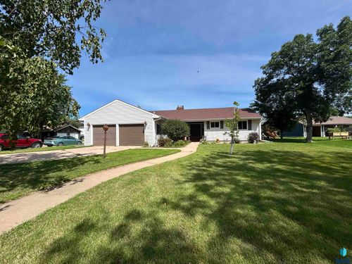 501 E 4th St, Parker, SD, 57053-2180 | Card Image