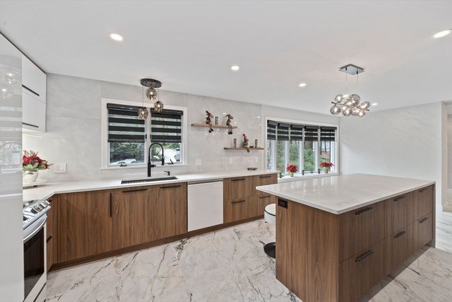 60 Algonquin Rd, House other with 4 bedrooms, 5 bathrooms and 6 parking in Canton MA | Image 5