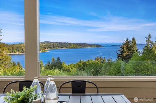 6715 Ne Dapple Ct, Bainbridge Island, WA, 98110-2053 | Card Image