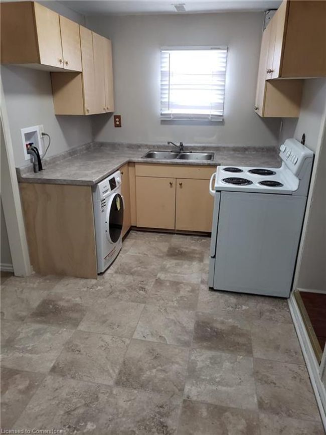 205 Kenilworth Ave N, House other with 5 bedrooms, 2 bathrooms and null parking in Hamilton ON | Image 8