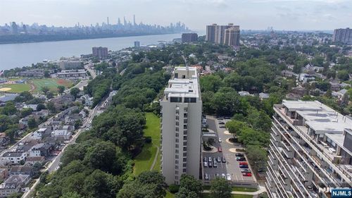 1 Horizon, Fort Lee, NJ, 07024 | Card Image