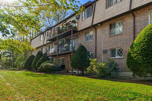 unit-4-2 Silvestri Cir, Derry, NH, 03038-1324 | Card Image