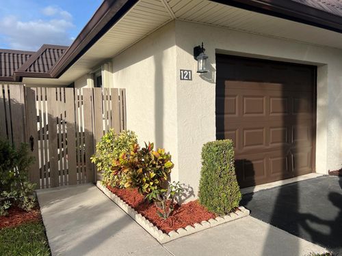121 Lake Paula Dr, West Palm Beach, FL, 33411-9219 | Card Image