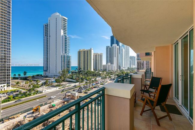 APT-1005 - 17555 Atlantic Blvd, Condo with 2 bedrooms, 2 bathrooms and null parking in Sunny Isles Beach FL | Image 21