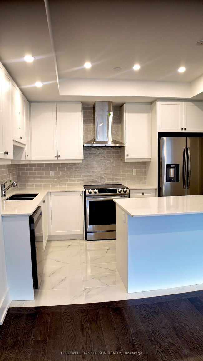 25 Waterside Way, Condo with 3 bedrooms, 3 bathrooms and 1 parking in Whitby ON | Image 6