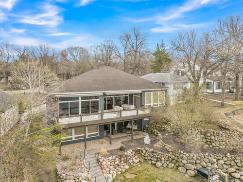 3907 Lake Shore Dr, Okoboji, IA, 51355-2585 | Card Image