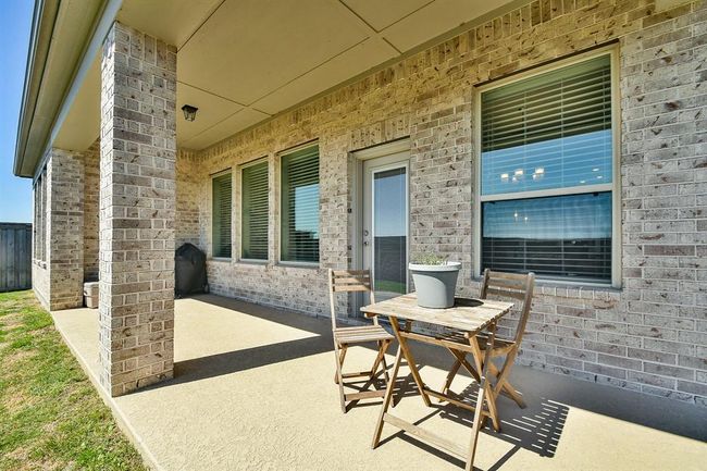 Spacious covered patio | Image 31