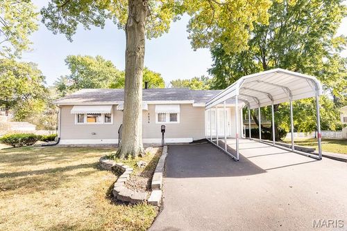 1636 N Charles St, Belleville, IL, 62221-4929 | Card Image