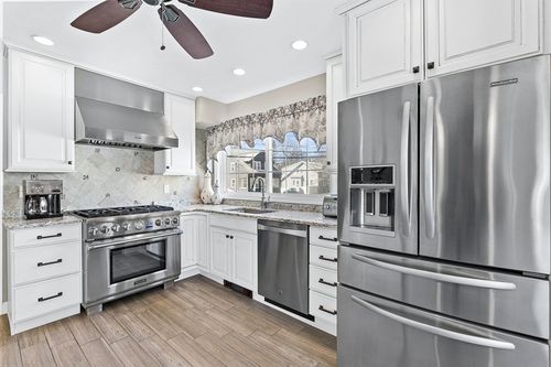 196 Park Street, Stoneham, MA, 02180 | Card Image