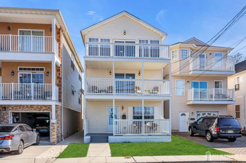 28 Bay Ave, Keansburg, NJ, 07734-1048 | Card Image