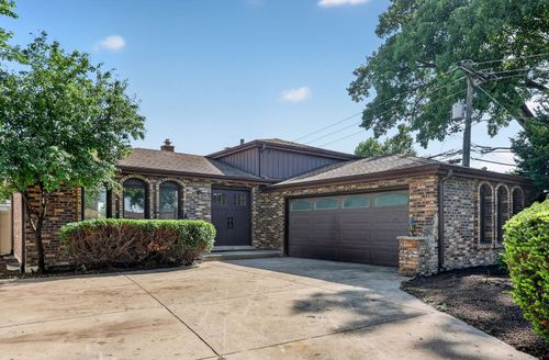 216 W Kimbell Ave, Elmhurst, IL, 60126-1878 | Card Image