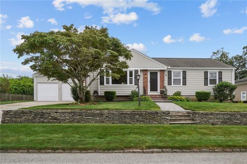 16 Red Cedar Dr, Cranston, RI, 02920-4622 | Card Image