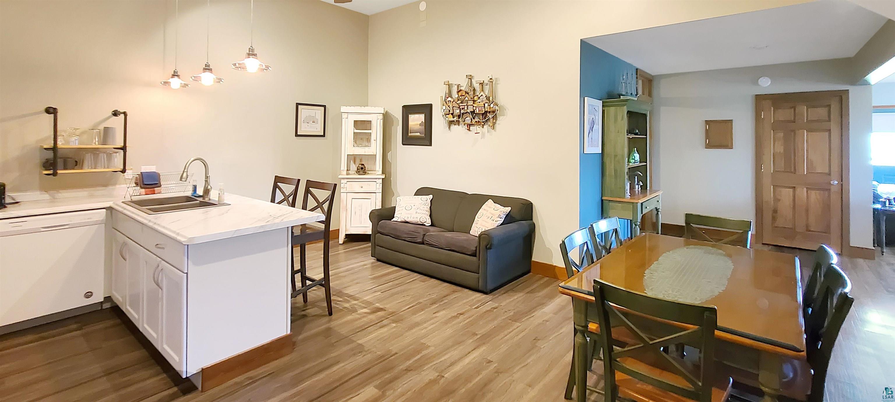Commercial Sale in La Pointe 2