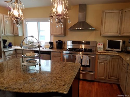 124 Murray Ave, Goshen, NY, 10924-1106 | Card Image
