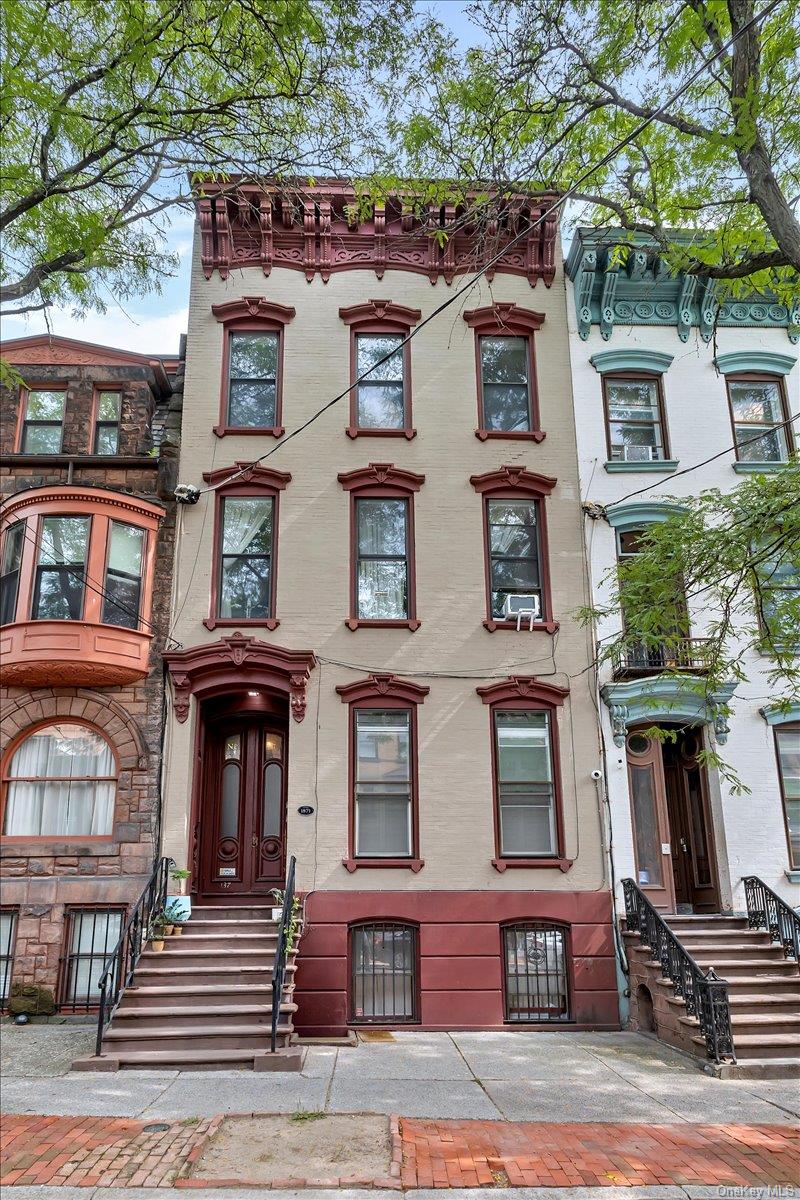 Residential Income in Albany