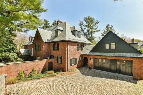 372 Warren St, Brookline, MA, 02445-5922 | Card Image