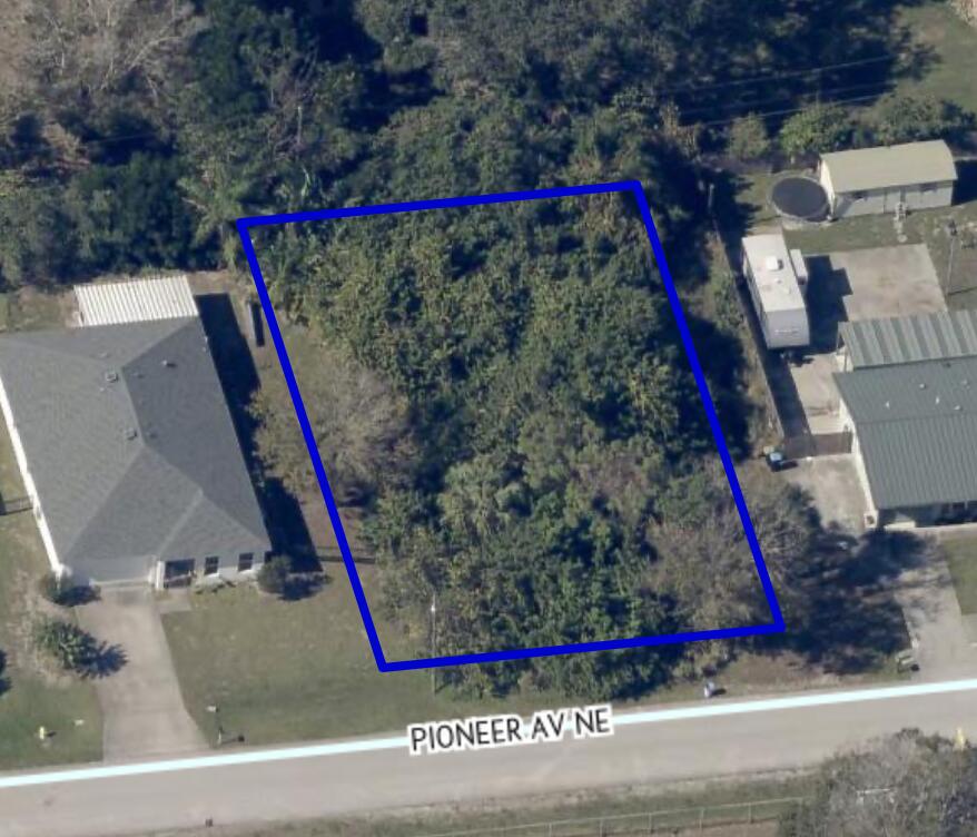 268 Pioneer Avenue Ne, For Sale in Palm Bay Zoocasa