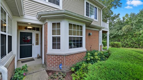 5-810-2550 Camberley Cir, Westchester, IL, 60154-5947 | Card Image