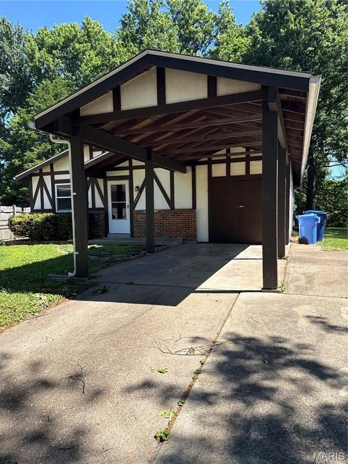 2423 Soundview Court, Florissant, MO, 63031 | Card Image