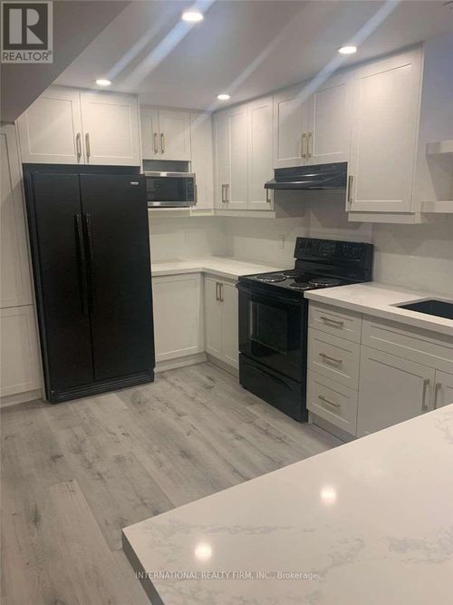 62 Embassy Dr, Woodbridge, ON, L4L5B1 | Card Image