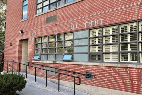 108-10 Wellesley Pl, Toronto, ON, M4Y1B1 | Card Image