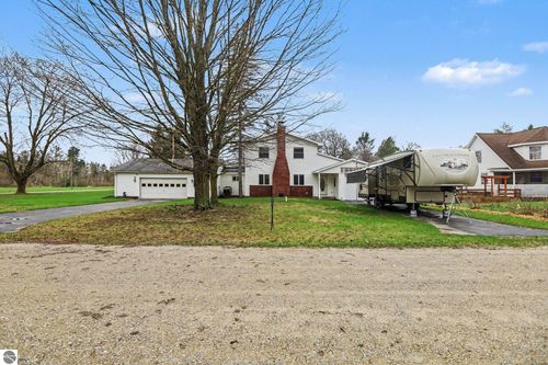 214 Sherman St, Mesick, MI, 49668-9207 | Card Image