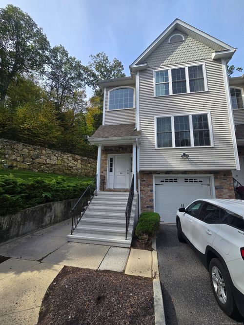 21-21 Old Oak Dr, Brookfield, CT, 06804-2209 | Card Image