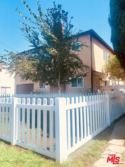 4-5226 Wilkinson Ave, Valley Village, CA, 91607-3522 | Card Image