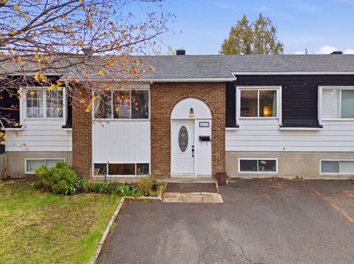 5215 Rue Delson, Longueuil, QC, J3Y1T6 | Card Image