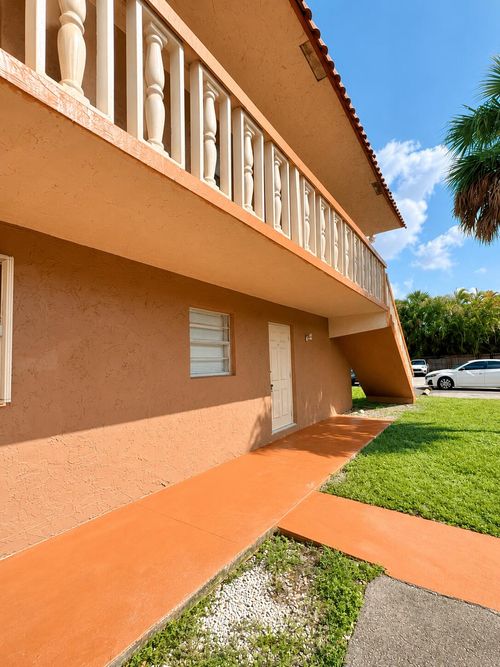 7830 Nw 33rd St, Hollywood, FL, 33024-2275 | Card Image