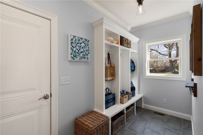 37 Island Dr, House other with 4 bedrooms, 3 bathrooms and 6 parking in Middletown RI | Image 12