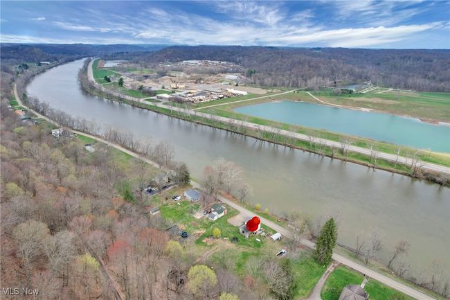 Bird's eye view of a nearby body of water | Image 41