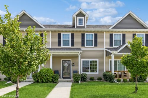 2304 Hazeltine Pl, Norwalk, IA, 50211-8006 | Card Image