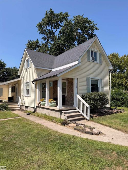 818 S 4th St, Marine City, MI, 48039-1711 | Card Image
