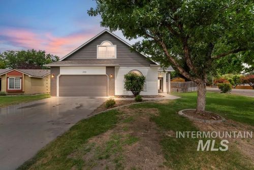 722 S Bonneville Dr, Nampa, ID, 83686-9748 | Card Image