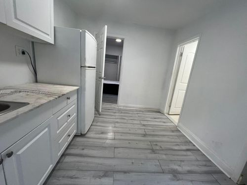 1053 Ne 149th St, Miami, FL, 33161 | Card Image