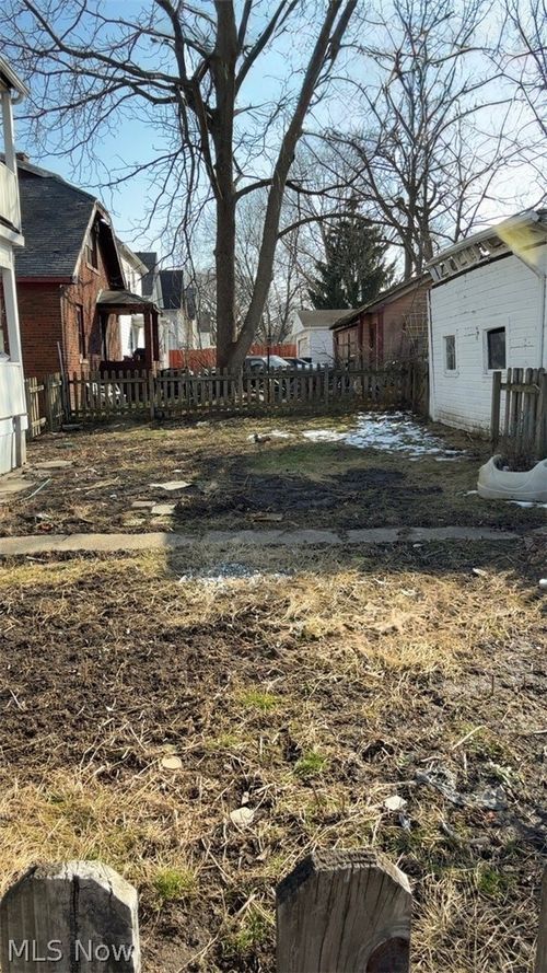 4615 Henritze Ave, Cleveland, OH, 44109-3262 | Card Image