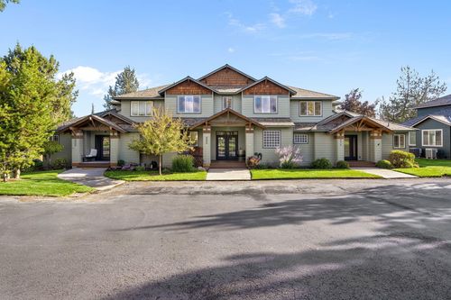 964 Golden Pheasant Dr, Redmond, OR, 97756-8293 | Card Image