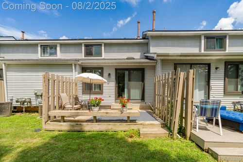 1844 N Pontiac Trl, Walled Lake, MI, 48390-3153 | Card Image