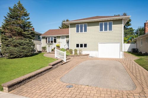 4057 Eve Dr, Seaford, NY, 11783-1557 | Card Image