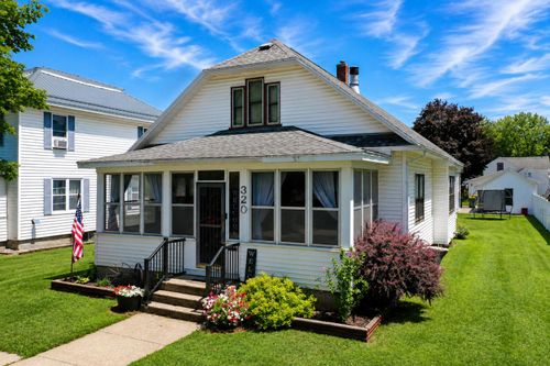 320 N Wacouta Ave, Prairie Du Chien, WI, 53821-1526 | Card Image