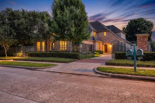 18 Waters Lake Blvd, Missouri City, TX, 77459-6437 | Card Image