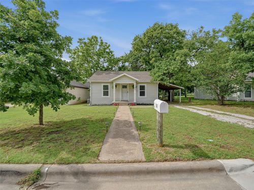 513 W Water St, Weatherford, TX, 76086-2425 | Card Image