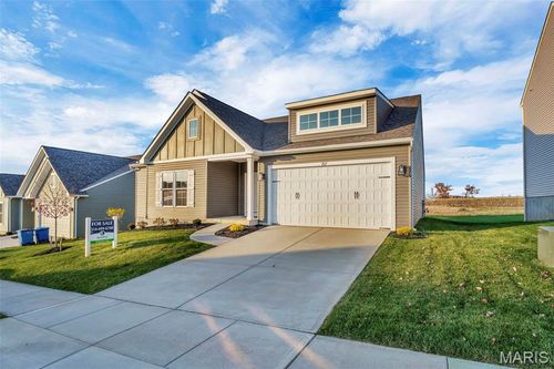 207 Kreder Ln, Saint Charles, MO, 63304-7862 | Card Image