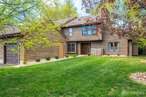 138 Oakmont Ct, Edison, NJ, 08820-1061 | Card Image