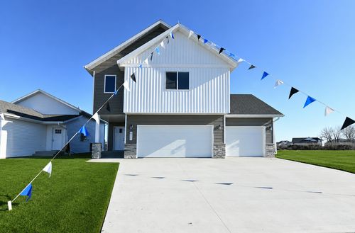 6805 Deer Creek Loop, Horace, ND, 58047 | Card Image