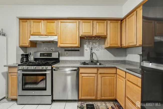 1 Pheasant Run, Townhouse with 2 bedrooms, 3 bathrooms and null parking in Edison NJ | Image 10