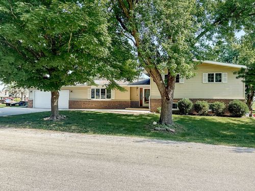 202 E 8th St, Gridley, IL, 61744-9248 | Card Image