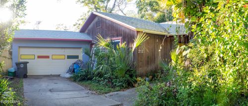212 Strawberry Ln, Daytona Beach, FL, 32117-4821 | Card Image