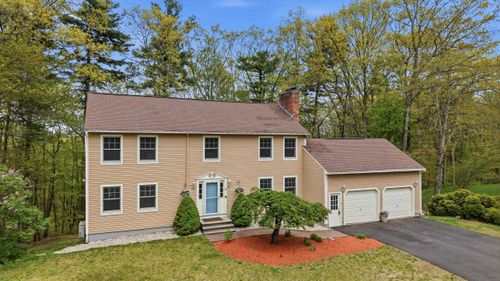 4 Royal Ct, Merrimack, NH, 03054-4251 | Card Image